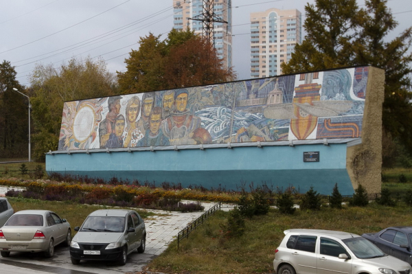 Афиша выходных: ретростёб, ферма с&nbsp;червями и&nbsp;спектакль про ОбьГЭС