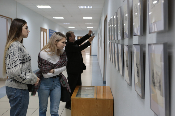 Афиша выходных: ретростёб, ферма с&nbsp;червями и&nbsp;спектакль про ОбьГЭС