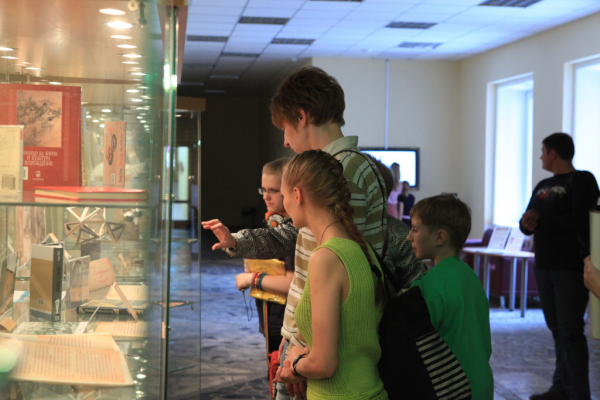 Библионочь в&nbsp;Новосибирске: панки, танго и&nbsp;страшные сказки для взрослых