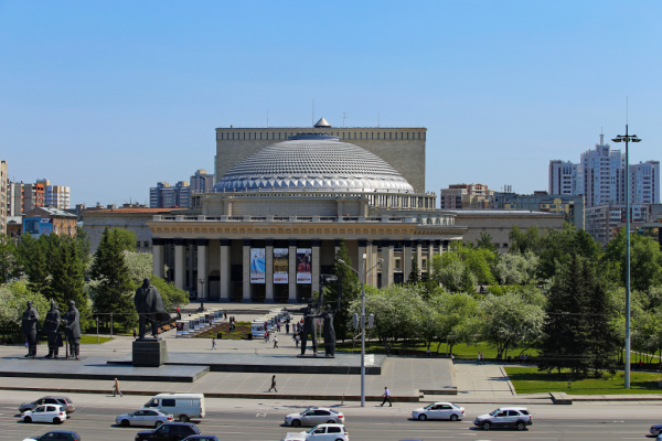 Афиша выходных: гонки байкеров, искусство троглодитов, ставки на&nbsp;рысаков