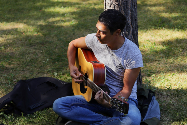 Афиша выходных: концерт у&nbsp;воды, йога на&nbsp;закате и&nbsp;спектакль с&nbsp;собаками