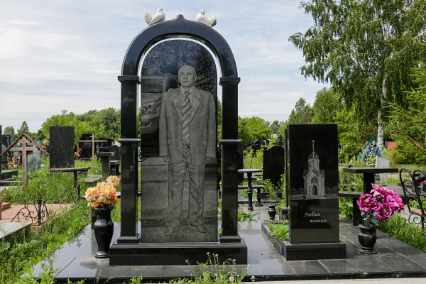 Склепы с&nbsp;сокровищами и&nbsp;Боря Газировка: что хранят кладбища Новосибирска