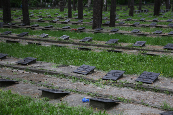 Склепы с&nbsp;сокровищами и&nbsp;Боря Газировка: что хранят кладбища Новосибирска