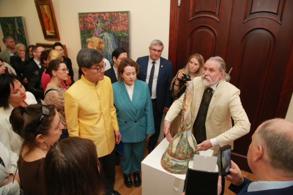 Обезьянки в&nbsp;тазиках умилили новосибирцев на&nbsp;выставке &laquo;Изумрудного Будды&raquo;