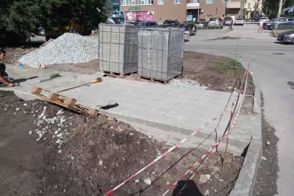 В Новосибирске мостят первый тротуар из вторсырья В Новосибирске мостят первый тротуар из вторсырья