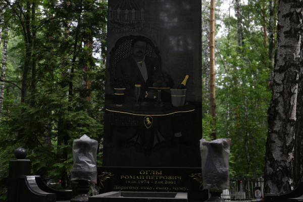 Склепы с&nbsp;сокровищами и&nbsp;Боря Газировка: что хранят кладбища Новосибирска