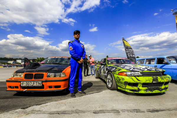 Афиша выходных: концерт у&nbsp;воды, йога на&nbsp;закате и&nbsp;спектакль с&nbsp;собаками