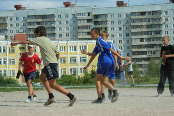 Афиша выходных: согреться сидром, забить гол, освоить самокат