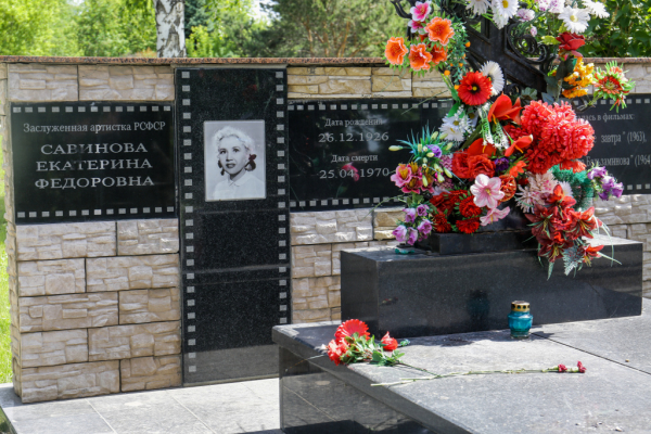 Склепы с&nbsp;сокровищами и&nbsp;Боря Газировка: что хранят кладбища Новосибирска