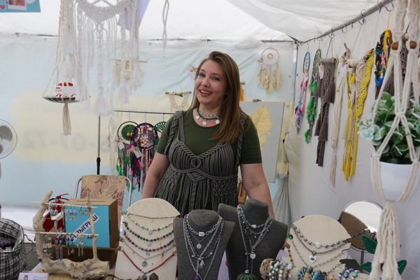 &laquo;Звёздное небо&raquo;: россыпи эксклюзивных вещей предлагает ярмарка у&nbsp;ГПНТБ