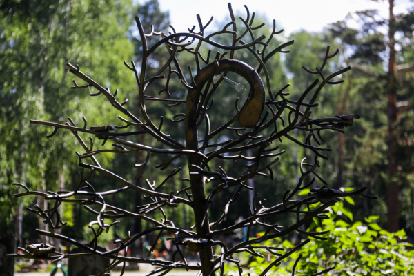 Склепы с&nbsp;сокровищами и&nbsp;Боря Газировка: что хранят кладбища Новосибирска