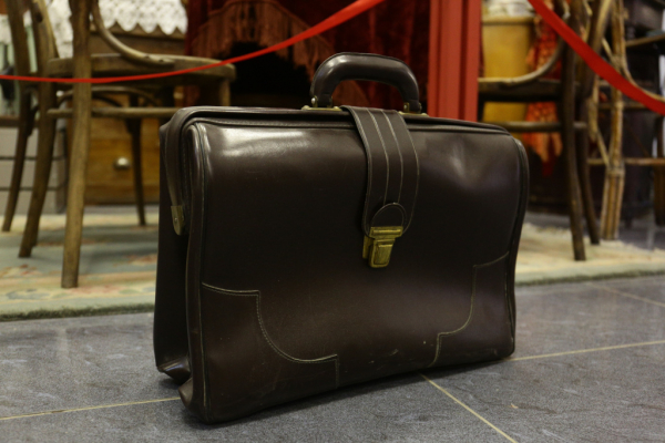 Музей моих друзей: как винно-водочный магазин наполнился экспонатами