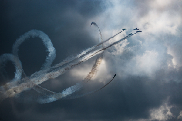 110 тысяч зрителей и&nbsp;мёртвая петля: фантастические кадры с&nbsp;авиашоу в&nbsp;Мочище