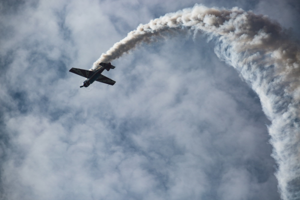 110 тысяч зрителей и&nbsp;мёртвая петля: фантастические кадры с&nbsp;авиашоу в&nbsp;Мочище