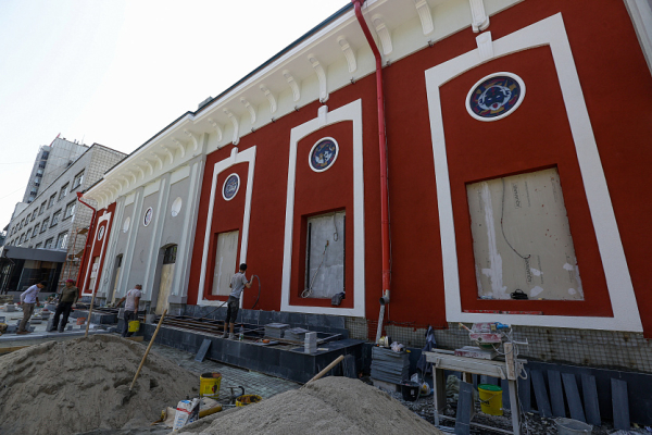 Уникальные витражи украсили фасад нового театра Афанасьева&nbsp;&mdash; смотрим фото