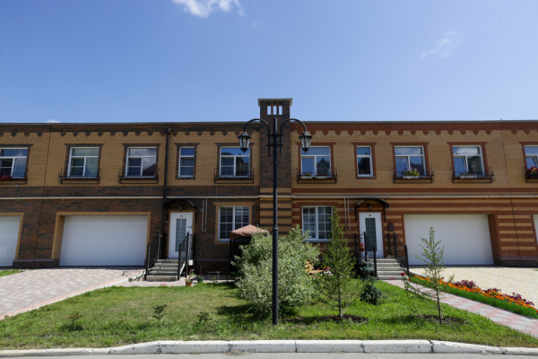 Миниатюрные коттеджи и&nbsp;зеркальные свечки&nbsp;&mdash; как растёт новая Затулинка