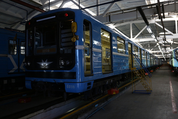 Пятивагонный поезд на&nbsp;тысячу пассажиров запустили в&nbsp;метро Новосибирска