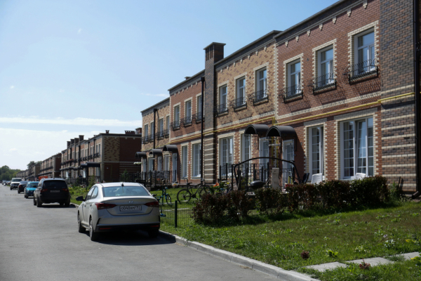 Миниатюрные коттеджи и&nbsp;зеркальные свечки&nbsp;&mdash; как растёт новая Затулинка