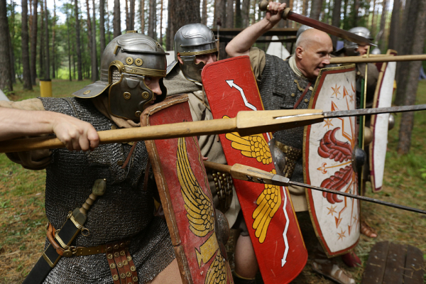 Рыцарский турнир и&nbsp;суд прекрасных дам: фото с&nbsp;фестиваля &laquo;Княжий двор&raquo;