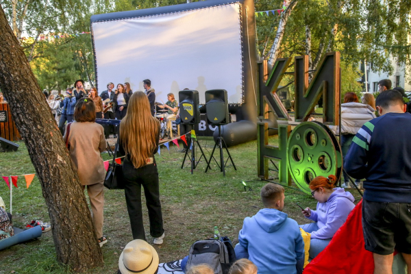 Афиша выходных: шаффлборд, суперкары и&nbsp;концерт группы PIZZA