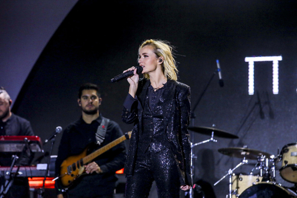 &laquo;Вы&nbsp;&mdash; сердце Новосибирска&raquo;: 30&nbsp;тёплых кадров с&nbsp;концерта Полины Гагариной