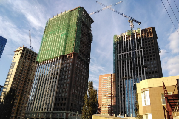 Две башни строящегося ЖК&nbsp;&laquo;Чикаго&raquo; подняли до&nbsp;100-метровой отметки