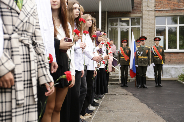 Памятную доску погибшему на&nbsp;Украине снайперу установили в&nbsp;Новосибирске