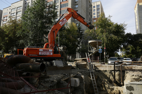 На&nbsp;Семьи Шамшиных меняют теплотрассу, из-за которой провалились машины