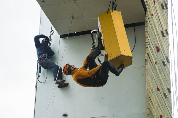 Ледолазную вышку высотой 16 метров открыли в Новосибирске Ледолазную вышку высотой 16 метров открыли в Новосибирске