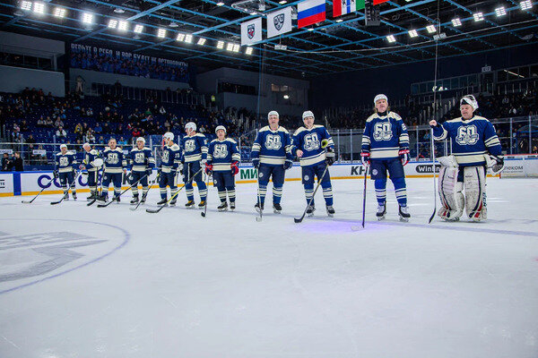Победила дружба: ветераны &laquo;Сибири&raquo; сыграли друг с другом вничью