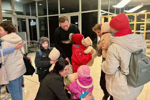 Ещё 23 осиротевших ребёнка из ЛНР нашли семью в Новосибирской области Ещё 23 осиротевших ребёнка из ЛНР нашли семью в Новосибирской области