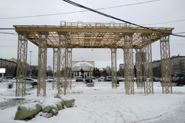 Ажурные ворота смонтировали на&nbsp;улице Ленина в&nbsp;Новосибирске