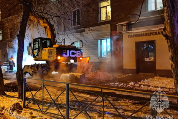 Авария на теплотрассе оставила без отопления 93 жилых дома в Новосибирске Авария на теплотрассе оставила без отопления 93 жилых дома в Новосибирске