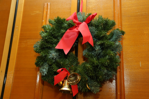 Афиша выходных: съезд Дедов Морозов, шарф для дерева и&nbsp;концерт двойников