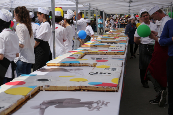 Огромный торт проплывёт по&nbsp;Оби в&nbsp;Новосибирске в&nbsp;честь Дня города