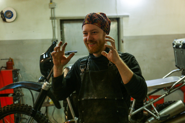 Сделано в Новосибирске: 12 репортажей о людях, которые меняют мир Сделано в Новосибирске: 12 репортажей о людях, которые меняют мир