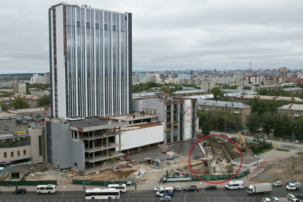 Подземный тоннель построили на площади Маркса к апарт-отелю «Турист» Подземный тоннель построили на площади Маркса к апарт-отелю «Турист»