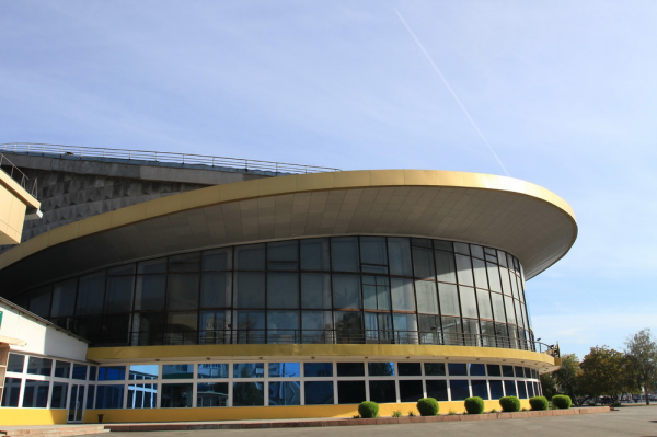 Афиша выходных: гонки на&nbsp;снегоходах, цирк &laquo;Бурлеск&raquo; и&nbsp;прогулка на&nbsp;Красном