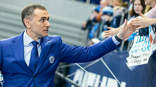 &laquo;В Америке после тренировки местные ехали в стрип-клуб на обед&raquo;. Мощные истории от тренера &laquo;Сибири&raquo;