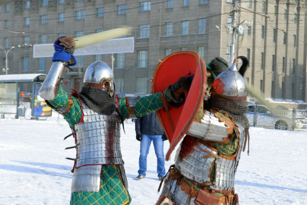 Афиша выходных: гонки на&nbsp;снегоходах, цирк &laquo;Бурлеск&raquo; и&nbsp;прогулка на&nbsp;Красном