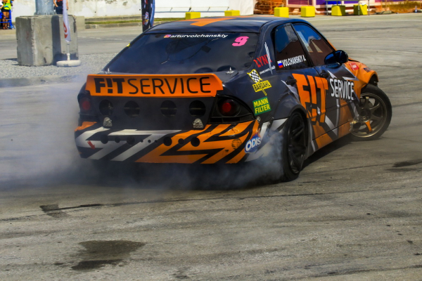 Афиша выходных: День России, Роллерфест и древние морские лилии Афиша выходных: День России, Роллерфест и древние морские лилии