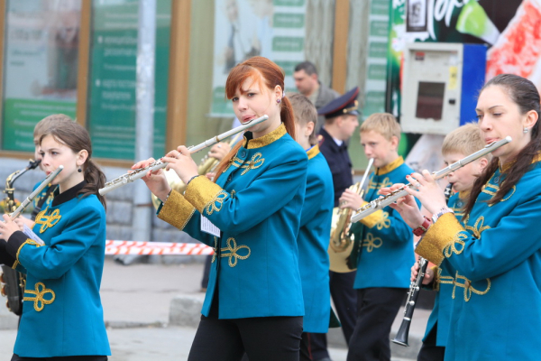 Афиша выходных: День России, Роллерфест и древние морские лилии